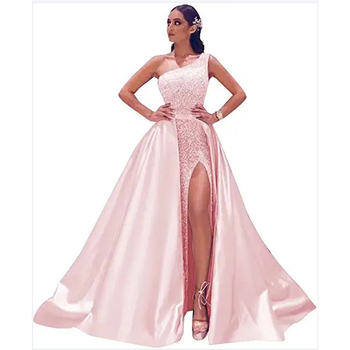 Večernja haljina bez naramenica, s prorezom i otvorenim leđima; tkanina: poliester s elastanom i regenerirana vlakna celuloze; batik postupak