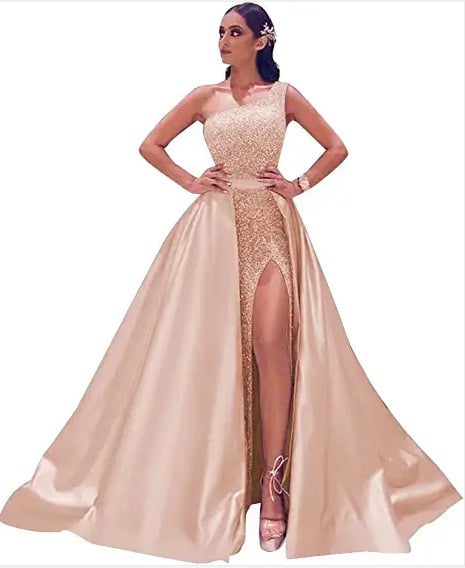 Večernja haljina bez naramenica, s prorezom i otvorenim leđima; tkanina: poliester s elastanom i regenerirana vlakna celuloze; batik postupak