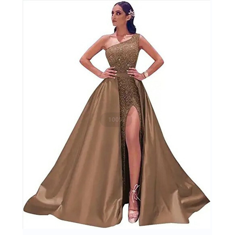 Večernja haljina bez naramenica, s prorezom i otvorenim leđima; tkanina: poliester s elastanom i regenerirana vlakna celuloze; batik postupak