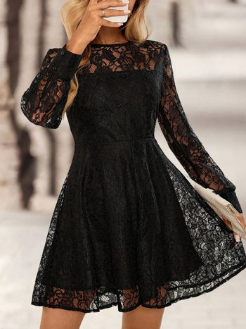 Pitsiline kleit, A-tüüpi lõige, ümmarguse kaelusega, pikad varrukad, elastne vöö, keskmise pikkusega