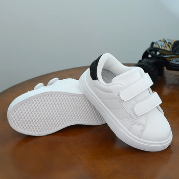 Детски спортни обувки с мека подметка, дишаща горна част от синтетична кожа, PVC подметка, противохлъзгаща подметка, велкро закопчаване