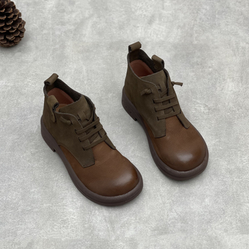 Стилни ботуши - първокласна говежда кожа, гума за подметка, нисък клин 1–3 см, средна дължина на ботуша, закопчаване с ластик