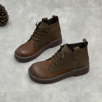 Стилни ботуши - първокласна говежда кожа, гума за подметка, нисък клин 1–3 см, средна дължина на ботуша, закопчаване с ластик