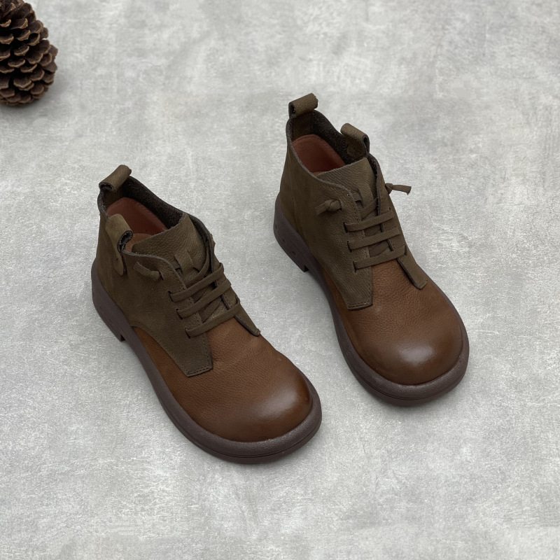 Стилни ботуши - първокласна говежда кожа, гума за подметка, нисък клин 1–3 см, средна дължина на ботуша, закопчаване с ластик