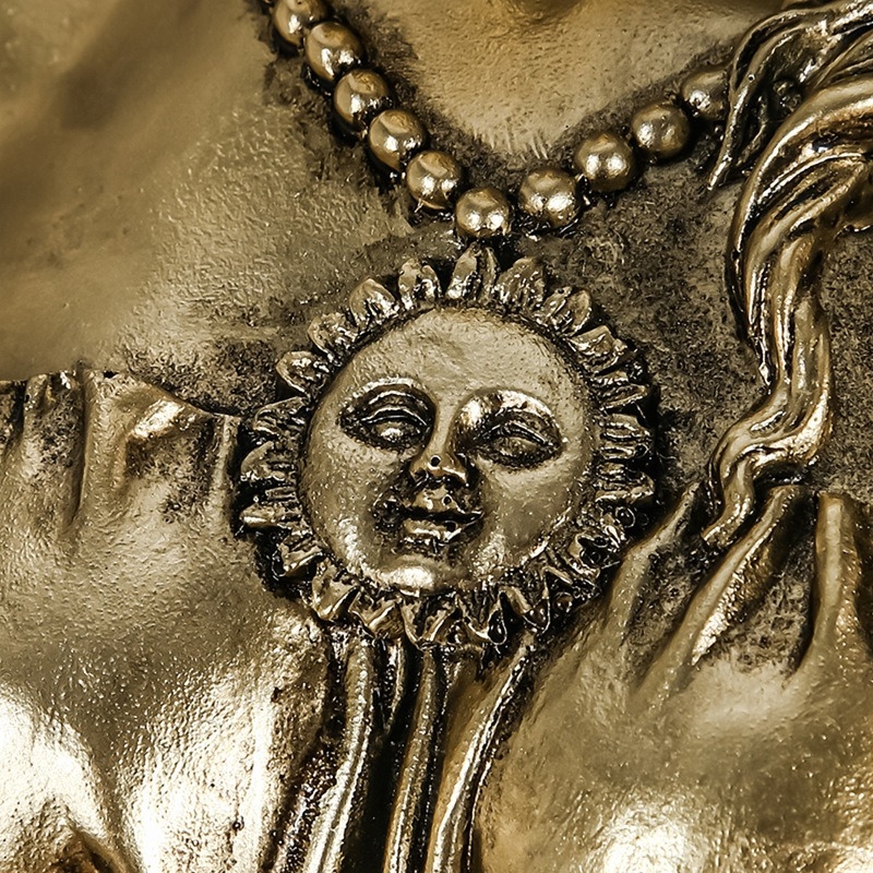 Dekoratiivne skulptuur – Kreeka rikkuse jumalanna, valmistatud resiinist, kontorilauale sobiv kingitus