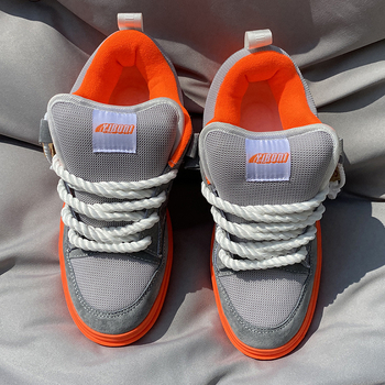 Uniszex kényelmes skateboard-stílusú cipő, kerek orr, Super Fiber felsőrész, gumírozott talp, lace-up zárás.