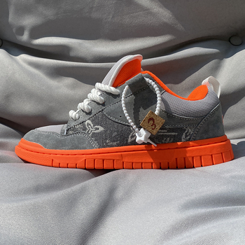 Uniszex kényelmes skateboard-stílusú cipő, kerek orr, Super Fiber felsőrész, gumírozott talp, lace-up zárás.