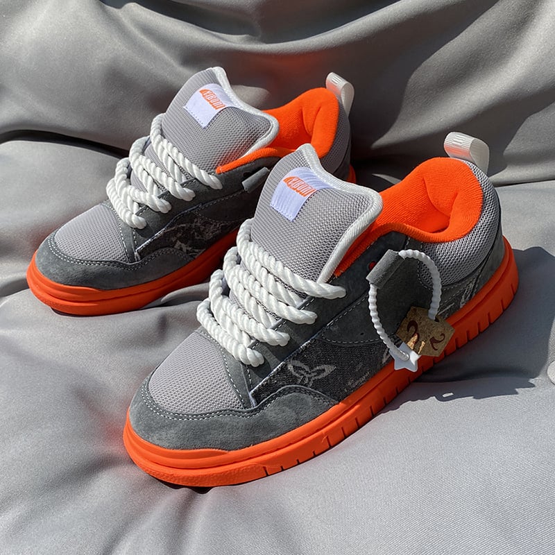 Uniszex kényelmes skateboard-stílusú cipő, kerek orr, Super Fiber felsőrész, gumírozott talp, lace-up zárás.