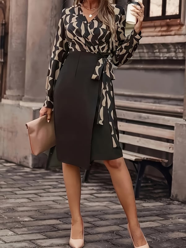 Дамска рокля с дълги ръкави, V-образно деколте, рисунка райета/каре, полиестер с еластан, принцес силует