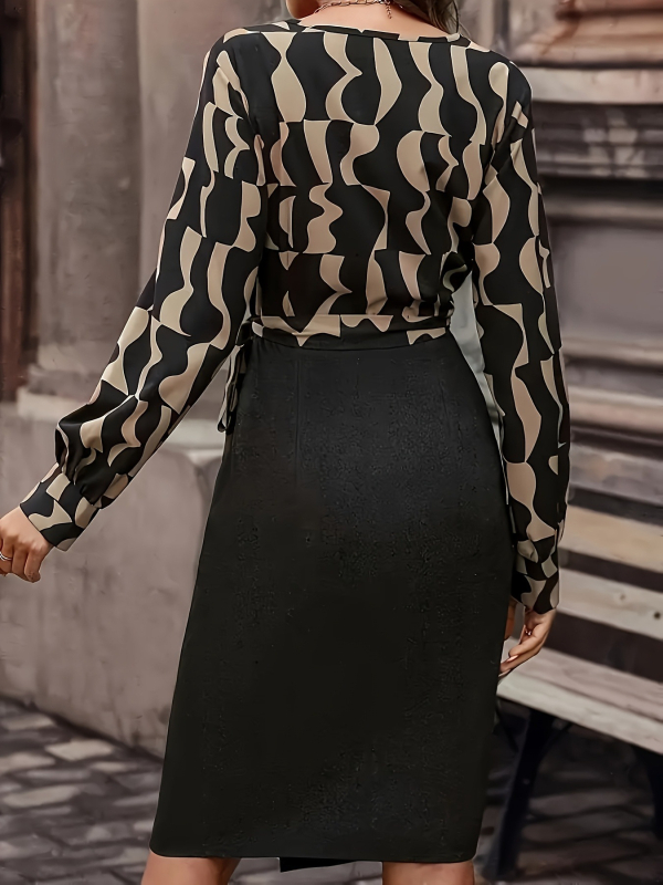 Дамска рокля с дълги ръкави, V-образно деколте, рисунка райета/каре, полиестер с еластан, принцес силует