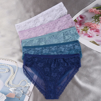 Sieviešu mežģīnē biksītes ar vidukļa vidējo līmeni, ziedu raksts, neilona audums, ķermeņa formēšana, kokvilnas odere starp kājām