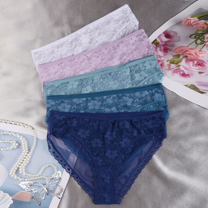 Sieviešu mežģīnē biksītes ar vidukļa vidējo līmeni, ziedu raksts, neilona audums, ķermeņa formēšana, kokvilnas odere starp kājām