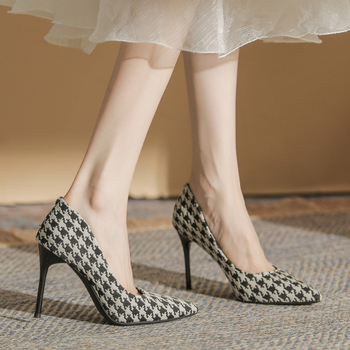 Високи токчета за жени с заострен нос, горна част микрофибър, височина на тока 6-8 см, подплата естествена кожа, тънък ток