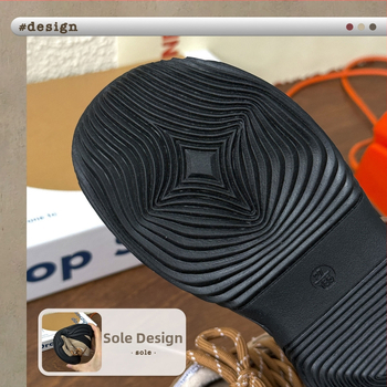 Детски маратонки с дебела подметка — горна част: кравешки велур; закопчаване: лепенка; подплата: флис; подметка: естествена гума с анти-хлъзгащо покритие; подходящи за есен и зима