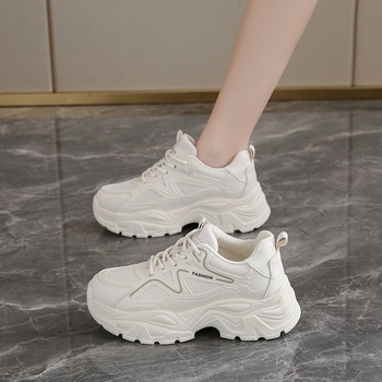 Дамски chunky dad sneakers с PU горна част, 3–5 см повишение на височината, връзки, гумена подметка с инжекционно формована технология.