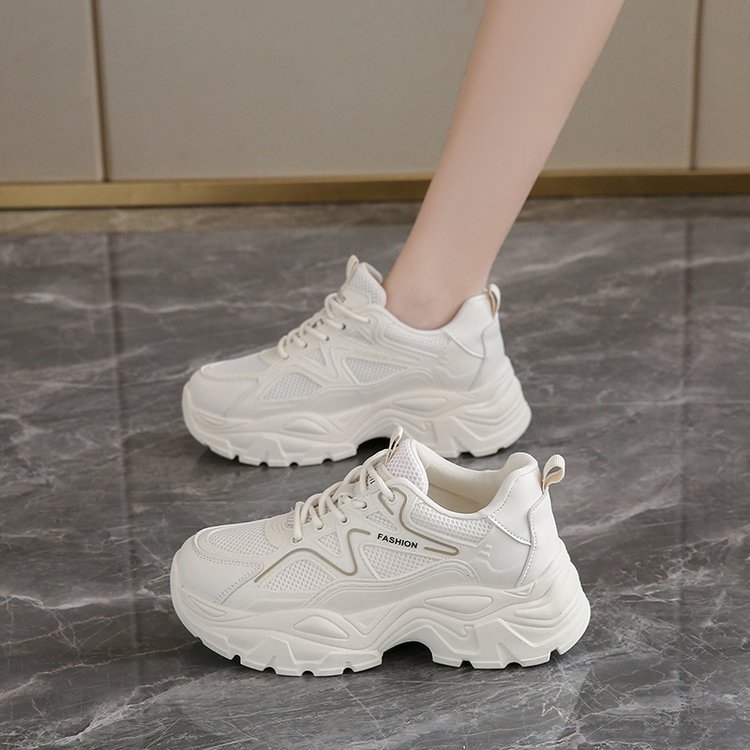 Дамски chunky dad sneakers с PU горна част, 3–5 см повишение на височината, връзки, гумена подметка с инжекционно формована технология.