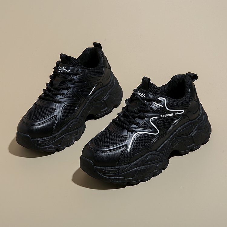 Дамски chunky dad sneakers с PU горна част, 3–5 см повишение на височината, връзки, гумена подметка с инжекционно формована технология.