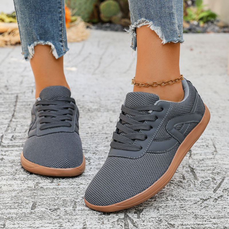 Женски спортни обувки с мрежеста горна част, дишащи, нисък профил с връзки, за широки крака