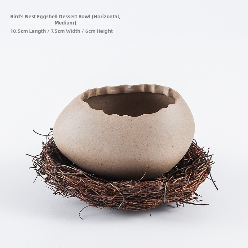 Portselanist magustoidu kauss strutsi kujundusega muna kujul, mikrolaineahi ei toimi