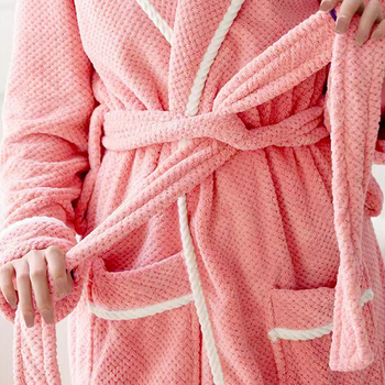 Халат за баня с дантелено ананасово каре, дълъг ръкав, полиестерен флийс, 90% полиестер