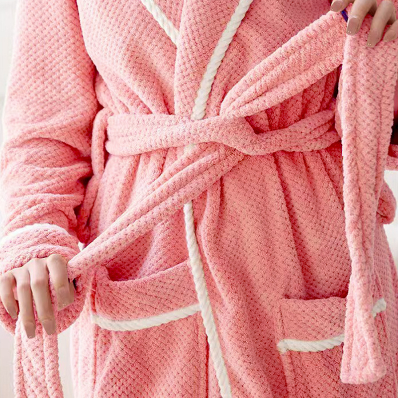 Халат за баня с дантелено ананасово каре, дълъг ръкав, полиестерен флийс, 90% полиестер