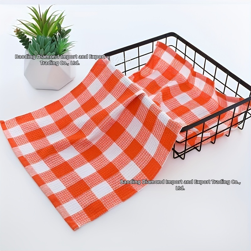 100% puuvillast köögirätikud, vafli-kanga ja ruuduline muster, imavad vett ning sobivad potidele ja kaussidele kuivatamiseks