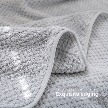 Koraļflekses dvieļis – maigais, absorbējošs dvielis sejas un dušai, biezs; svars 50–80 g; diegi 40; apstrāde: izšūšana, šūšana, druka