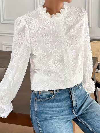 Särk pitsimustriga, polüesterkangas, peamise kanga sisaldus 95% ja rohkem, kapuutsiga krae, laiendatud varrukad