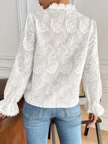 Särk pitsimustriga, polüesterkangas, peamise kanga sisaldus 95% ja rohkem, kapuutsiga krae, laiendatud varrukad