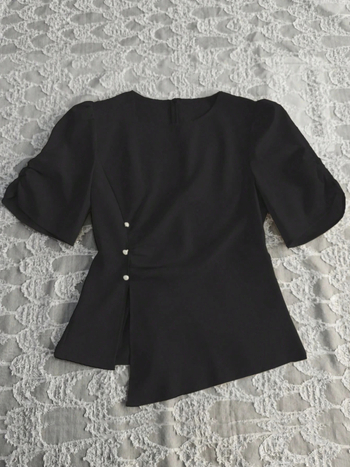 Tricou damă din poliester cu croială neregulată, guler rotund, mâneci scurte, croială 3D, 95% poliester, Vara 2025