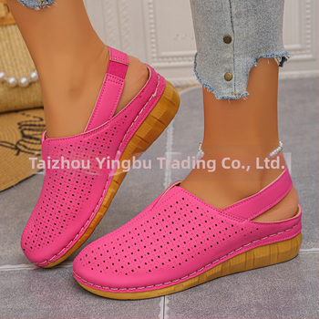 Sandales ar vienu siksnu, bieza PU zole, augšdaļa no sintētiskas ādas, priekšējā aizdare ar auklu, brīvā laika stils