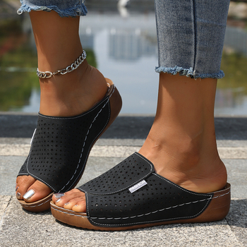 Дамски сандали на клин с прорези и форма на рибешка уста, PU горна част, гумена подметка