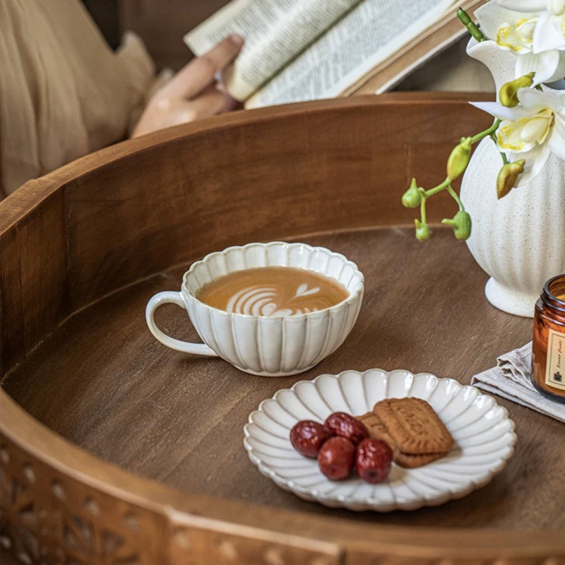 Комплект чаши за кафе и чинийка с листен патерн, керамика с подглазурна глазура, подходящ за латe арт, стил лукс ретро, възможност за персонализация