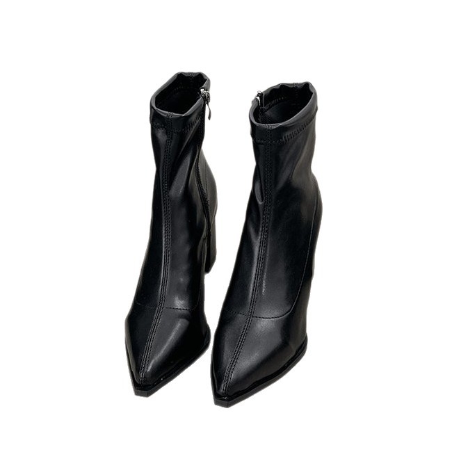 Дамски ботуши Мартин: остър нос, дебел ток, височина на тока 3–5 cm, цип отзад, PU горна част