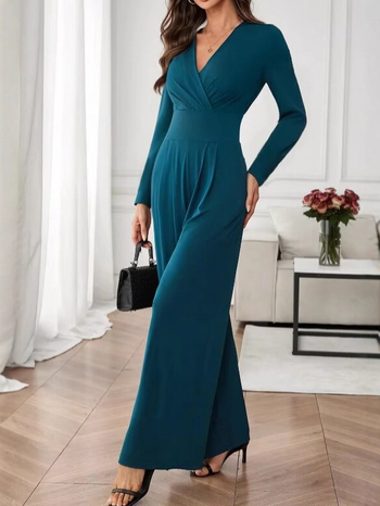 Елегантен гащеризон с висока талия, дълги ръкави и широки крачоли от полиестер — есен 2025