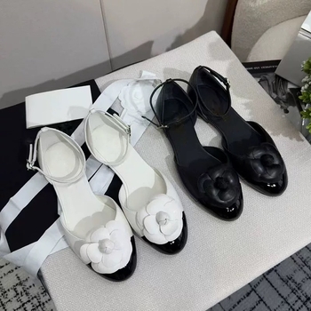 Сандали с една презрамка, горна част от супер влакна, подметка от гума, плосък ток, каишка за глезена