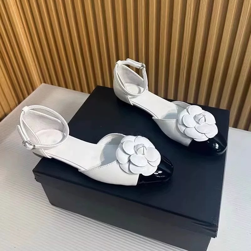 Сандали с една презрамка, горна част от супер влакна, подметка от гума, плосък ток, каишка за глезена