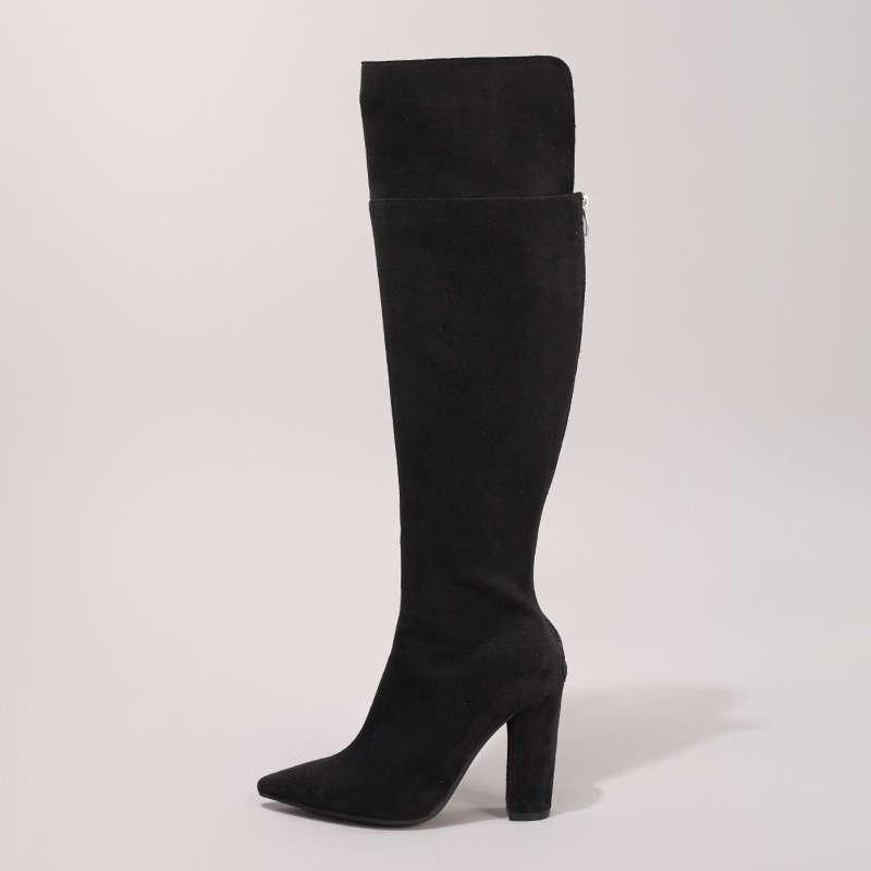 Cizme peste genunchi din velur, vârf ascuțit, toc gros (>8 cm), fermoar dorsal – modă de iarnă