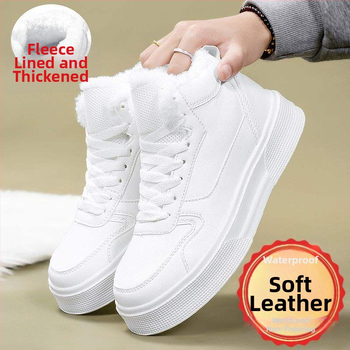 Uniszex sportcipő többanyagú felsőrész, gyapjú bélés, habgumi talppal, fűzővel záródó; csúszásmentes, melegen tartó, gyorsan száradó