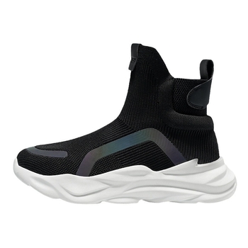 Férfiak számára készült sportos, hétköznapi cipő hálós felsőrésszel, vastag gumitalppal, injektált talp-technológiával, fűzővel zárható, alacsony bokaszár.