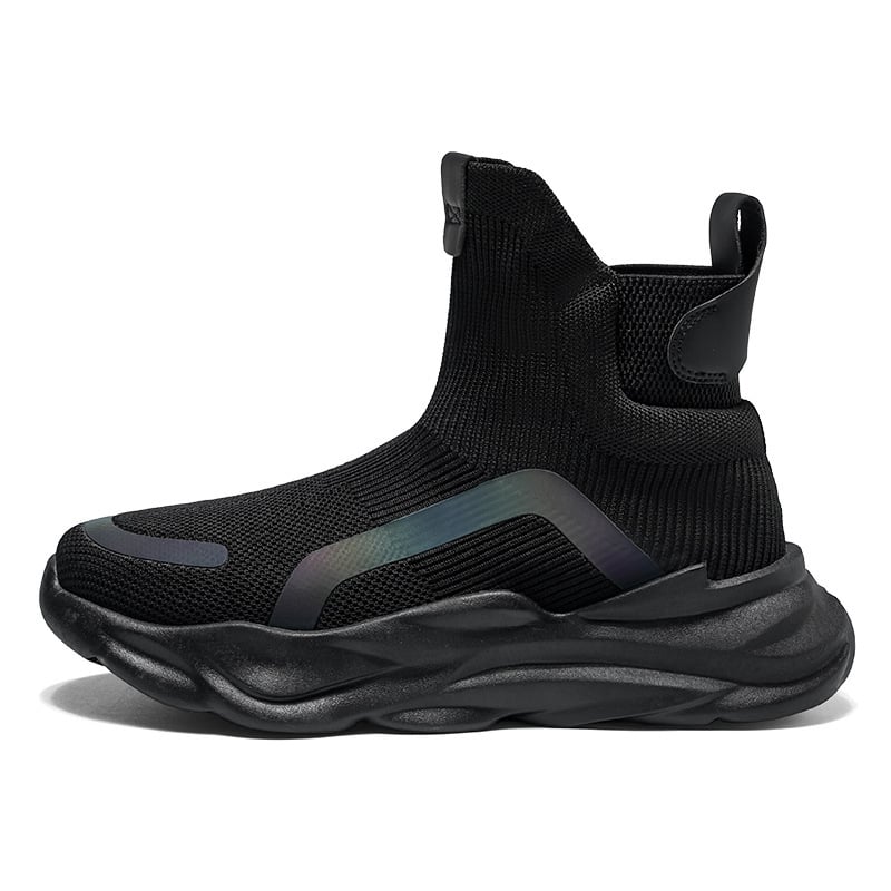 Férfiak számára készült sportos, hétköznapi cipő hálós felsőrésszel, vastag gumitalppal, injektált talp-technológiával, fűzővel zárható, alacsony bokaszár.