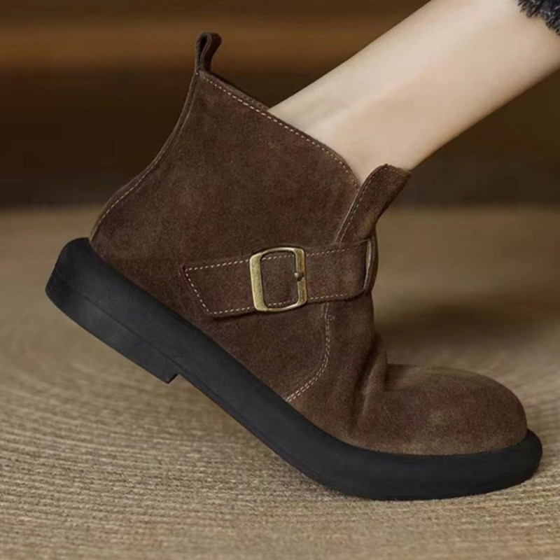 Дамски велурени ботуши с pull-on дизайн, кръгла пръст, нисък ток 1–3 см, гумена подметка, къс маншет