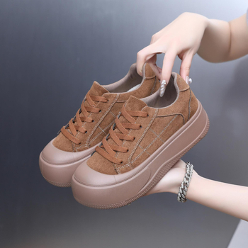 Ženske tenisice s debelim potplatom za povećanje visine, gornji dio od umjetnog pliša, gumena potplata, vezanje, vulkanizirane svakodnevne tenisice za proljeće