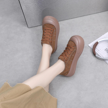 Ženske tenisice s debelim potplatom za povećanje visine, gornji dio od umjetnog pliša, gumena potplata, vezanje, vulkanizirane svakodnevne tenisice za proljeće