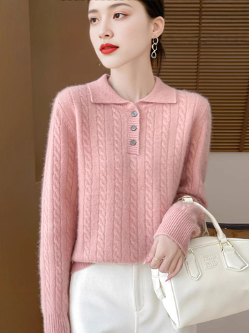Женски пуловер с поло яка и кабелно плетиво, удебелен модел; основна материя: вълна 95%+; вторичен компонент: вълна 90–95% (есен 2025)