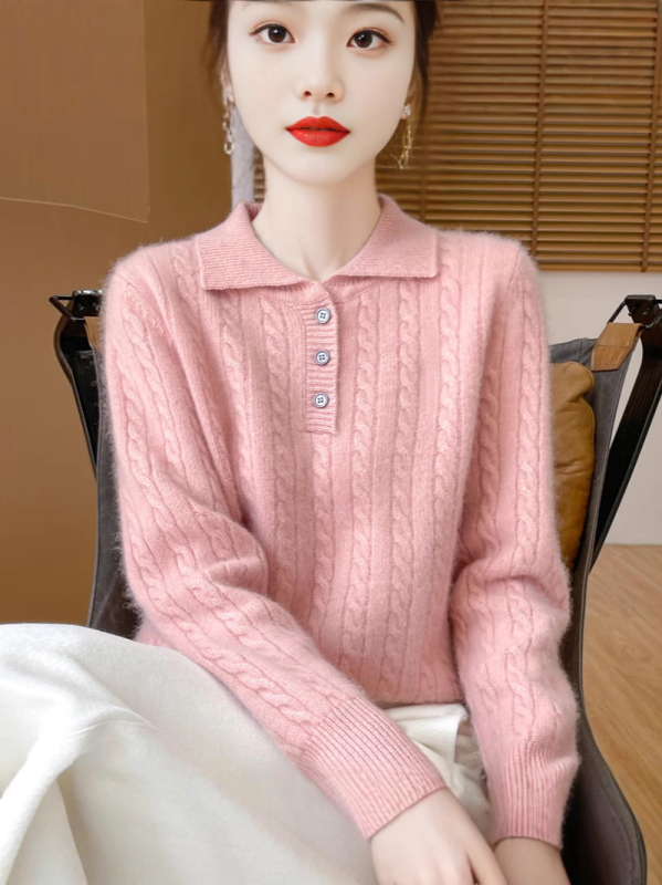 Женски пуловер с поло яка и кабелно плетиво, удебелен модел; основна материя: вълна 95%+; вторичен компонент: вълна 90–95% (есен 2025)