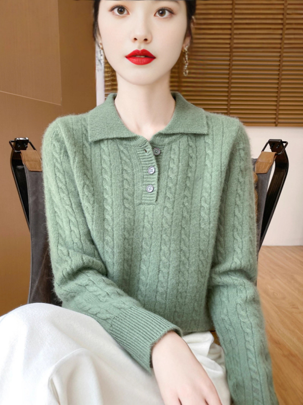 Женски пуловер с поло яка и кабелно плетиво, удебелен модел; основна материя: вълна 95%+; вторичен компонент: вълна 90–95% (есен 2025)