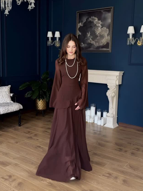 Дълга рокля с кръгло деколте и камбановидни ръкави, солиден модел, памучно-полиестърова материя, oversize силует