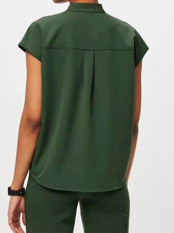 Σετ με πολλά τσεπάκια: κοντομάνικη μπλούζα με ψηλό γιακά και jogger παντελόνια, ύφασμα που απομακρύνει την υγρασία, μείγμα πολυεστέρα-ελαστάνης