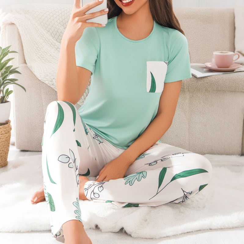 Dviejų dalių pižamų komplektas iš poliesterio, apvali kaklo iškirptė, 3/4 rankovės, kelnės, paprastas kasdienis stilius